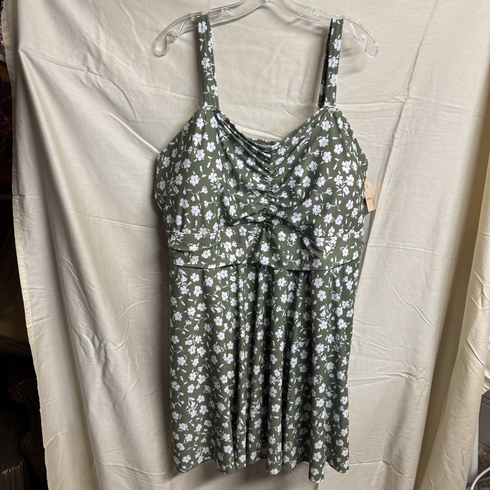 BloomChic Ditsy Floral Swim Dress Size 28 NWT